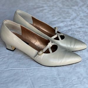 Talia Fine Leather Cream Colored 1 inch Heels Size 9.5 Small